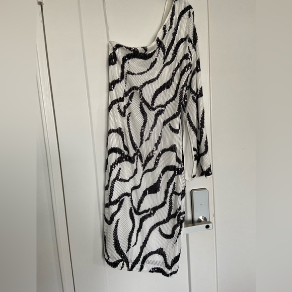 Sequin sexy dress. - Picture 5 of 8